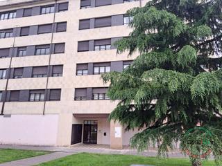 Appartamento in Siero - cl juan hevia 3. Apartamento en venta en pola de siero, con plaza de garaje y tra