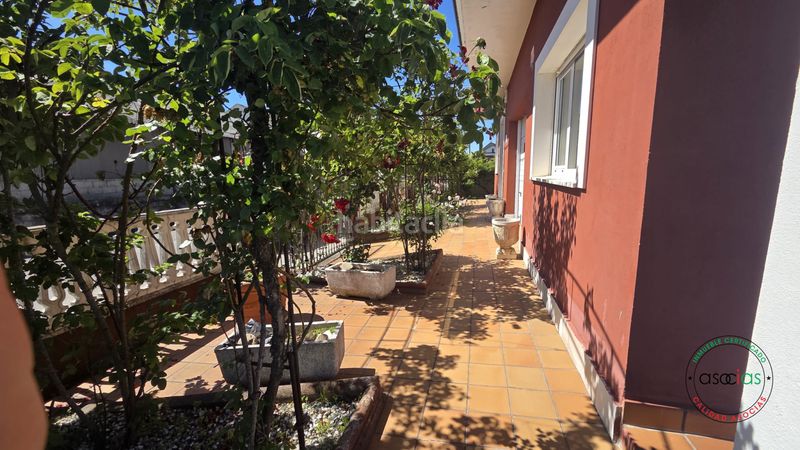 Foto 07142c84-d35d-44b8-b74b-c2b94beaacdb. Casa en dehesas - av ferrocarril-de 442 vivienda unifamiliar con jardin en dehesas, el bierzo león en Ponferrada
