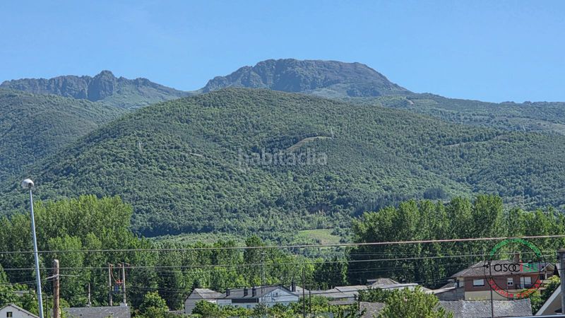 Foto 0b847f13-5f37-44ea-9256-e763ce392d24. Casa en dehesas - av ferrocarril-de 442 vivienda unifamiliar con jardin en dehesas, el bierzo león en Ponferrada