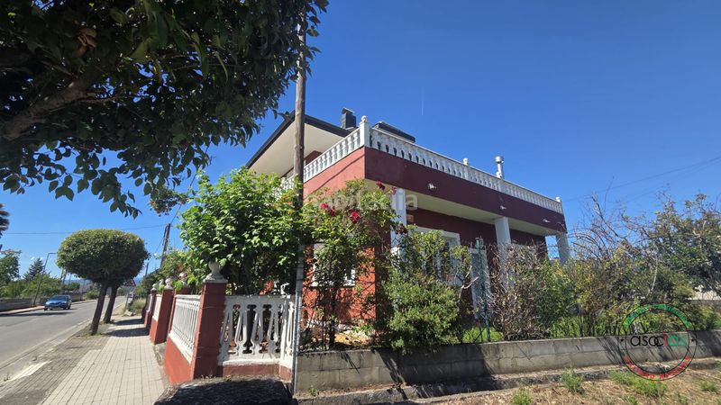Foto 3d0f249c-b036-4506-9429-707b2debe894. Casa en dehesas - av ferrocarril-de 442 vivienda unifamiliar con jardin en dehesas, el bierzo león en Ponferrada