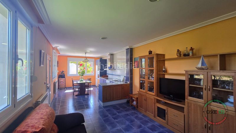 Foto 4202b3f0-cc47-4330-a915-889a8110d319. Casa en dehesas - av ferrocarril-de 442 vivienda unifamiliar con jardin en dehesas, el bierzo león en Ponferrada