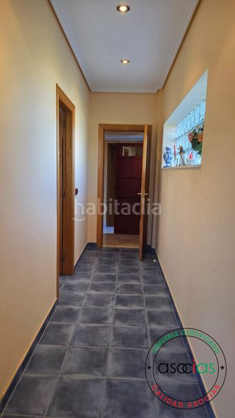Foto 732b6d8a-7ddc-4939-9d82-0a1b4cef061e. Casa en dehesas - av ferrocarril-de 442 vivienda unifamiliar con jardin en dehesas, el bierzo león en Ponferrada