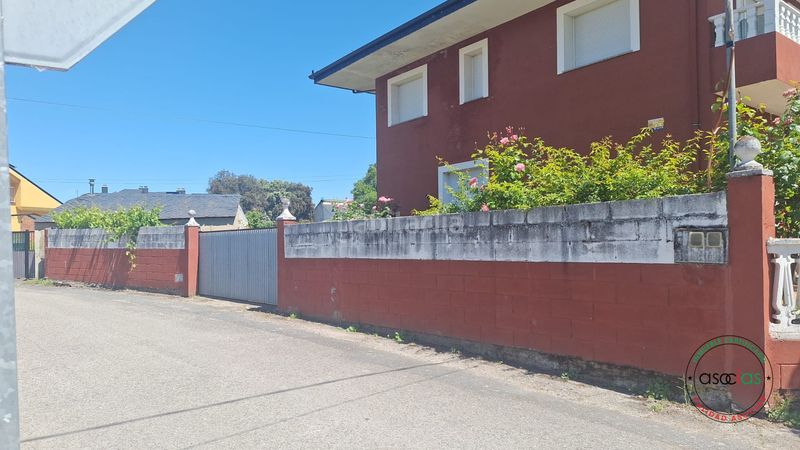 Foto b4ebe4bf-174a-4371-b0b0-c2c5992468f8. Casa en dehesas - av ferrocarril-de 442 vivienda unifamiliar con jardin en dehesas, el bierzo león en Ponferrada