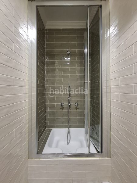 Foto 0cd9aae3-1007-42ff-9f2a-c8ac73d4b153. Alquiler piso se alquila exclusivo piso en begoña en Gijón