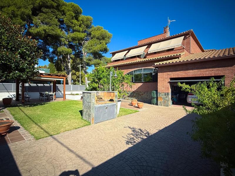 Foto 811cfb44-c3ed-438d-a2b6-e7f24df24b9e. Chalet dans calle sant pere 66 dans Calafell residencial Calafell