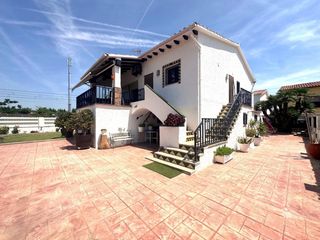 Chalet  Del mar. Chalet en parcela de 587 m2 con amplio jardín y excelentes vista