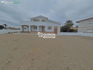 Chalet  Escorpio. En roda de bara