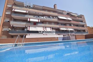 Pis  Sant vicenç. Moderno piso seminuevo en el vendrell con piscina y amplia terra
