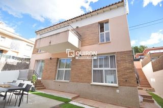 Casa  Bolivia. Casa totalmente reformada en venta
