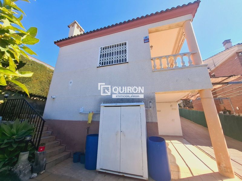 Foto b36201cf-6848-40b9-9288-96497e6966b2. Xalet amb calefacció aparcament a Segur de Calafell nucli urbà Segur de Calafell