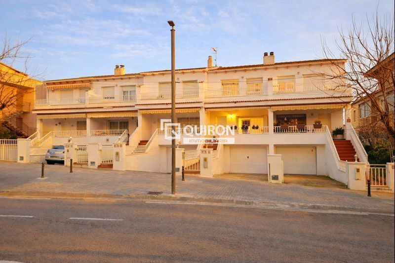 Foto 29e4d03a-7c5b-4161-9863-4b5df5ed5de0. Casa adossada amb calefacció aparcament piscina a Segur de Calafell