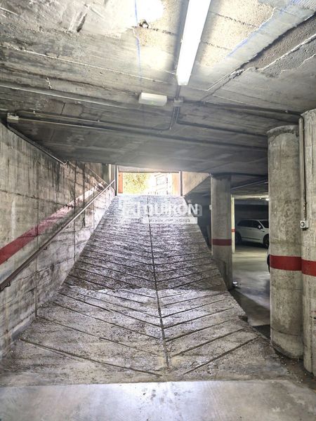 Foto eb132cc3-0b15-4a96-a5c2-83069b78c8cc. Aparcament cotxe a El Tancat-Mas d´en Gual Vendrell (El)