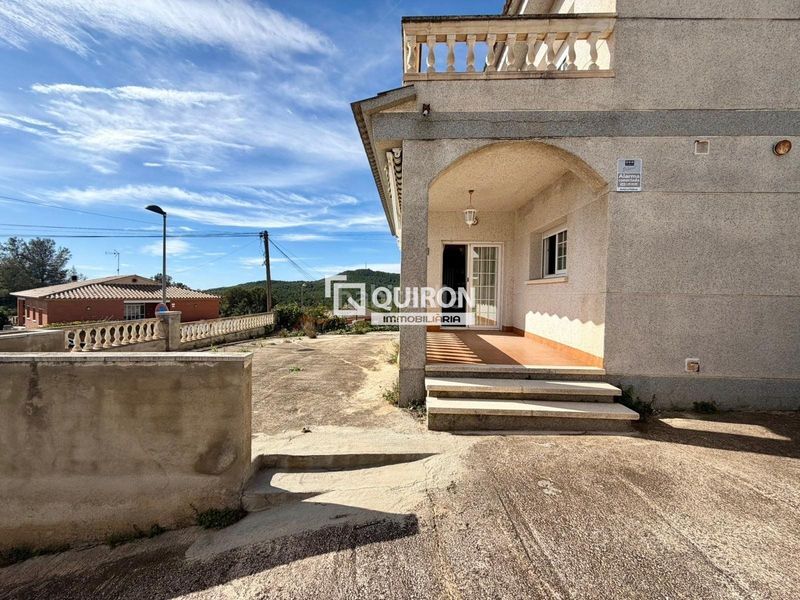 Foto 9d3d26b5-2b7d-4fe9-aaff-e37431060957. Chalet dans Centre Vendrell (El)