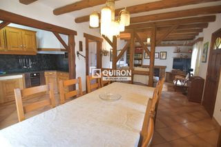 Casa  Juan ramon jimenez. Encantadora casa en mas mateu con piscina y licencia turística