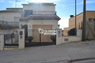 Casa adossada  Comte gomez de orbaneja. En segur de calafell