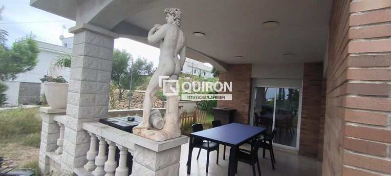 Foto 9c5881d1-94b2-4586-b2bc-e32bebda4b66. Xalet amb calefacció aparcament piscina a Segur de Calafell nucli urbà Segur de Calafell