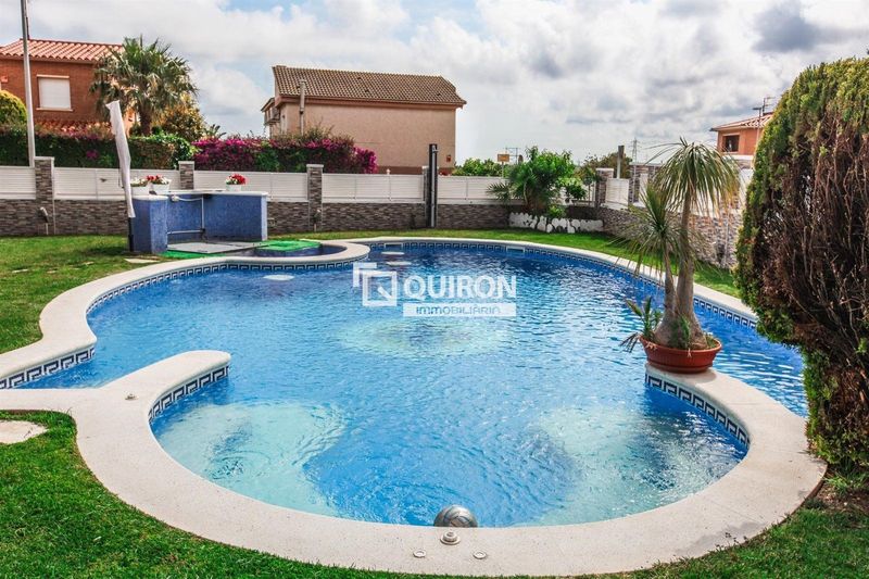 Foto b29ce151-e6a2-40ea-80a1-3a4c470d4877. Xalet amb calefacció aparcament piscina a Roda de Barà