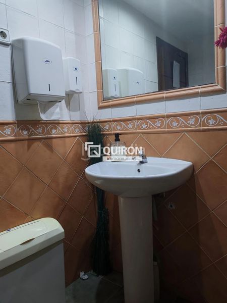 Foto f2c2849f-44d2-4bdd-a3cc-a9c6fca71b73. Local comercial a Centre Castelldefels