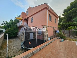 Chalet  Escorpio. Chalet ideal para 2 familias en baramar roda de barà