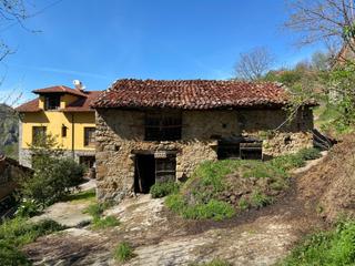 Maison  Gamonedo. Venta de cuadra de piedra
