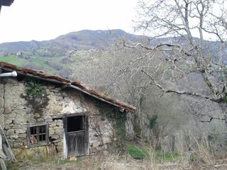 Maison à Parres. Venta de casa con terreno de 800 m2 para rehabilitar