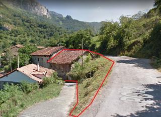 Casa a Ponga. Cuadra de piedra con terreno en ponga