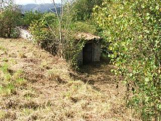 Terreny residencial a Cangas de Onís. Venta de finca edificable con cuadra de piedra cerca de triongo