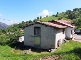 Maison à Parres. Cuadra y finca a 15 min. de arriondas