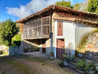 Casa en Parres. Cuadra con parcela a 5 km de arriondas.