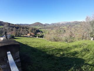 Terreny residencial a Cangas de Onís. Finca edificable a 10 minutos de cangas de onís, en pueblo con s