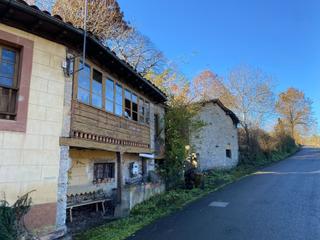Maison  Bobia de abajo. Conjunto formado por casa, cuadra y finca