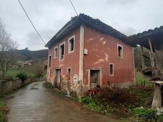 Maison à Parres. Casa y cuadra para rehabilitar