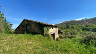 Maison à Onís. Cuadra con terreno en onis