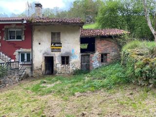Maison à Cangas de Onís. Conjunto de casa, cuadra y finca
