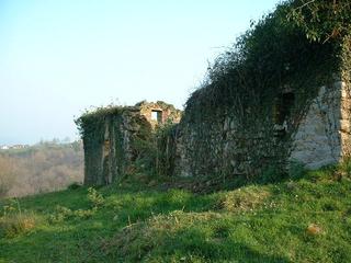 Maison à Parres. Venta de casa en ruinas en finca de 1.100 m2  cerca de arriondas