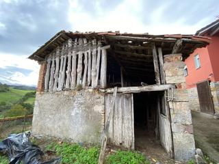 Maison à Cangas de Onís. Cuadra de piedra con terreno