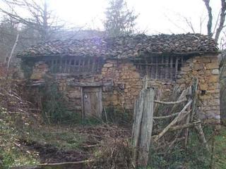 Maison à Cangas de Onís. Casa de piedra en finca de 11.136m2 en pueblo cercano a cangas d