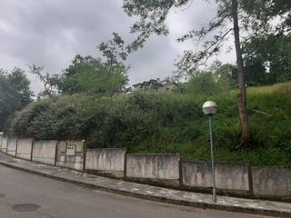 Terreno residencial en Parres. Parcela en urbanización privada al lado del puente romano