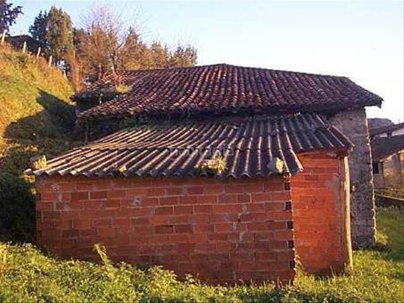 Foto 0395eb58-65f0-4259-86ac-9f5c88f97580. Haus in Parres