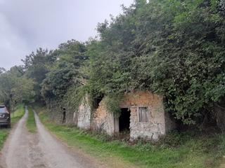 Maison à Parres. Fincas con casa y cuadras para rehabilitar