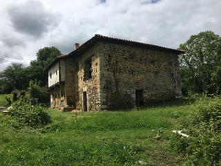 Maison à Parres. Conjunto de dos casas, dos cuadras en finca de 4.000 m2