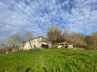 Maison  Romillín. Conjunto de casa, cuadra, horreo y finca