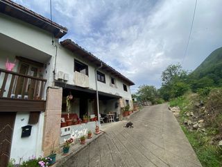 Maison à Peruyes 49. Casa adosada entre ribadesella y arriondas