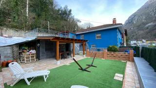 Casa  Precendi. Casa independiente con 6 dormitorios, terraza y jardín  amueblad