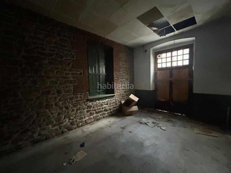 Foto 42e0f8de-1fad-4012-bf64-f2add629caf8. Édifice dans Parres