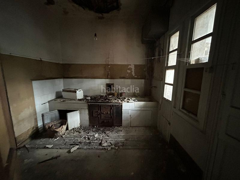 Foto 69a4eb6b-869c-403a-aaff-7ebd02cd6150. Édifice dans Parres