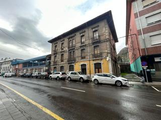 Edifici a Parres. Edificio para rehabilitar en el centro de arriondas