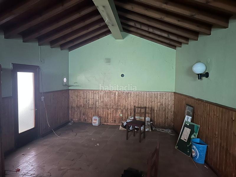 Foto b1d901ed-d173-4979-a10e-8ecd075db34a. Édifice dans Parres