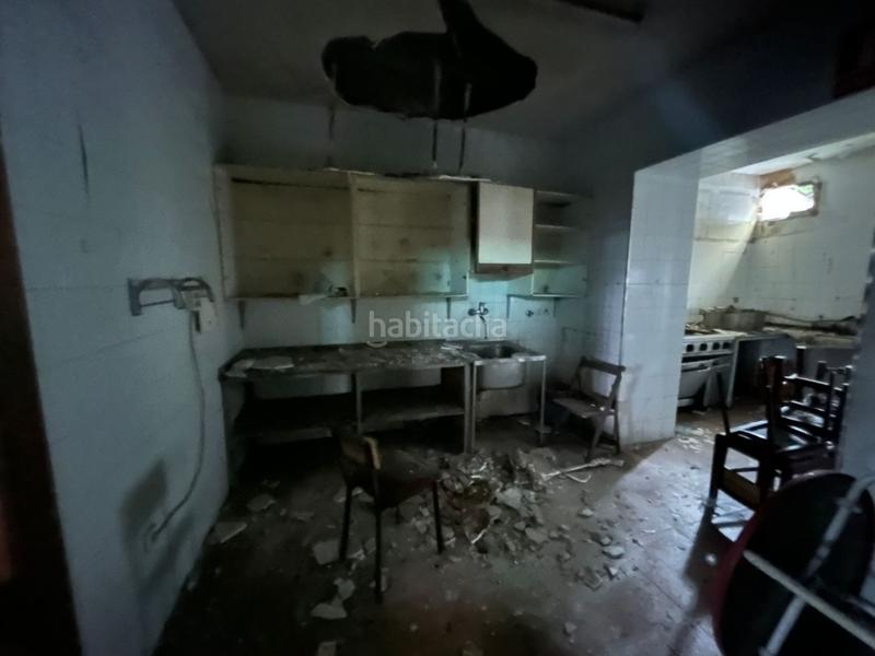 Foto b2994549-d807-4792-bbd6-17ef2636c900. Édifice dans Parres