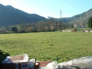 Terreny residencial a Cangas de Onís. Finca edificable en margolles